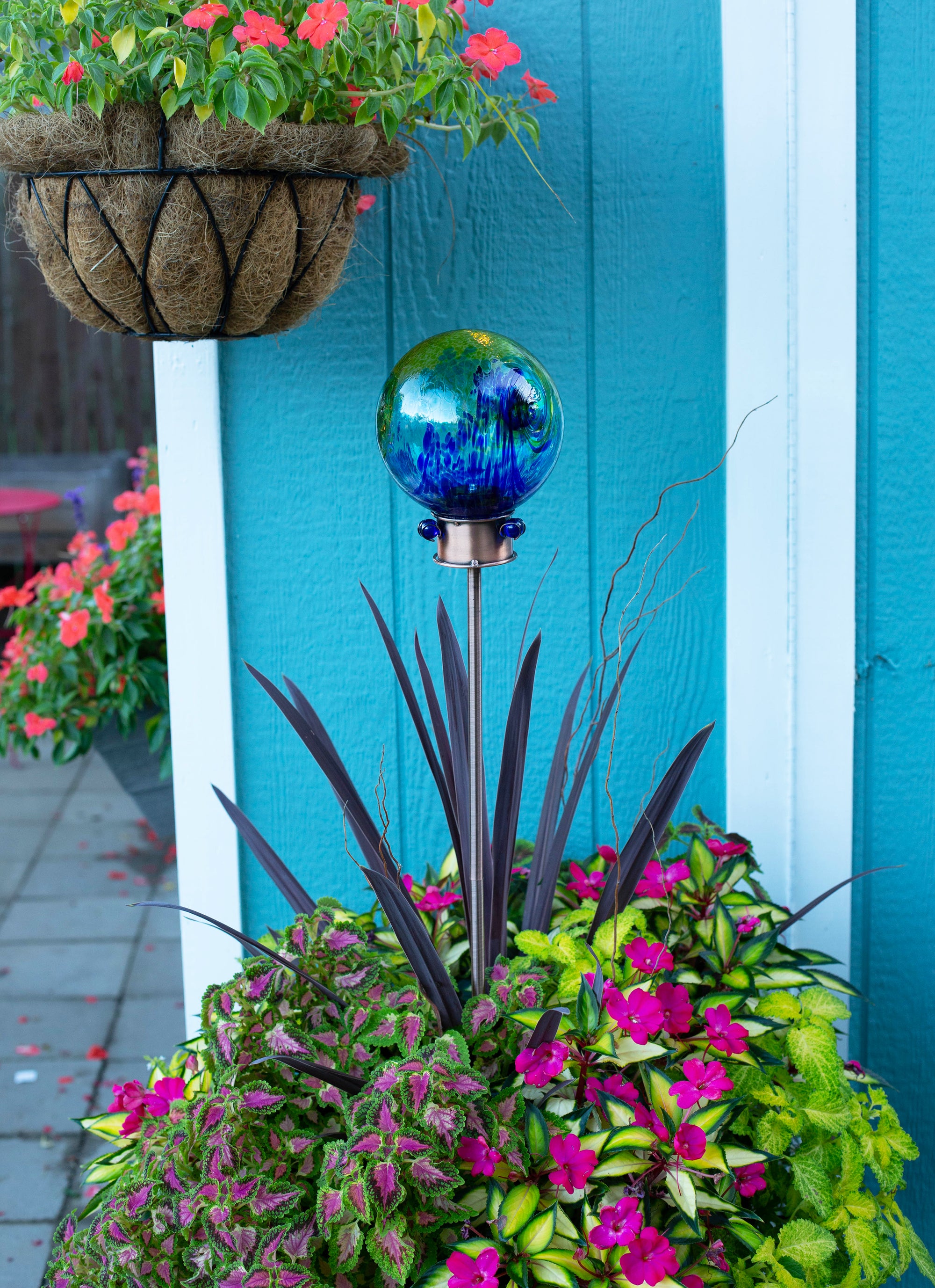 LunaLite Aurora 6" Globe Stake Green-Blue