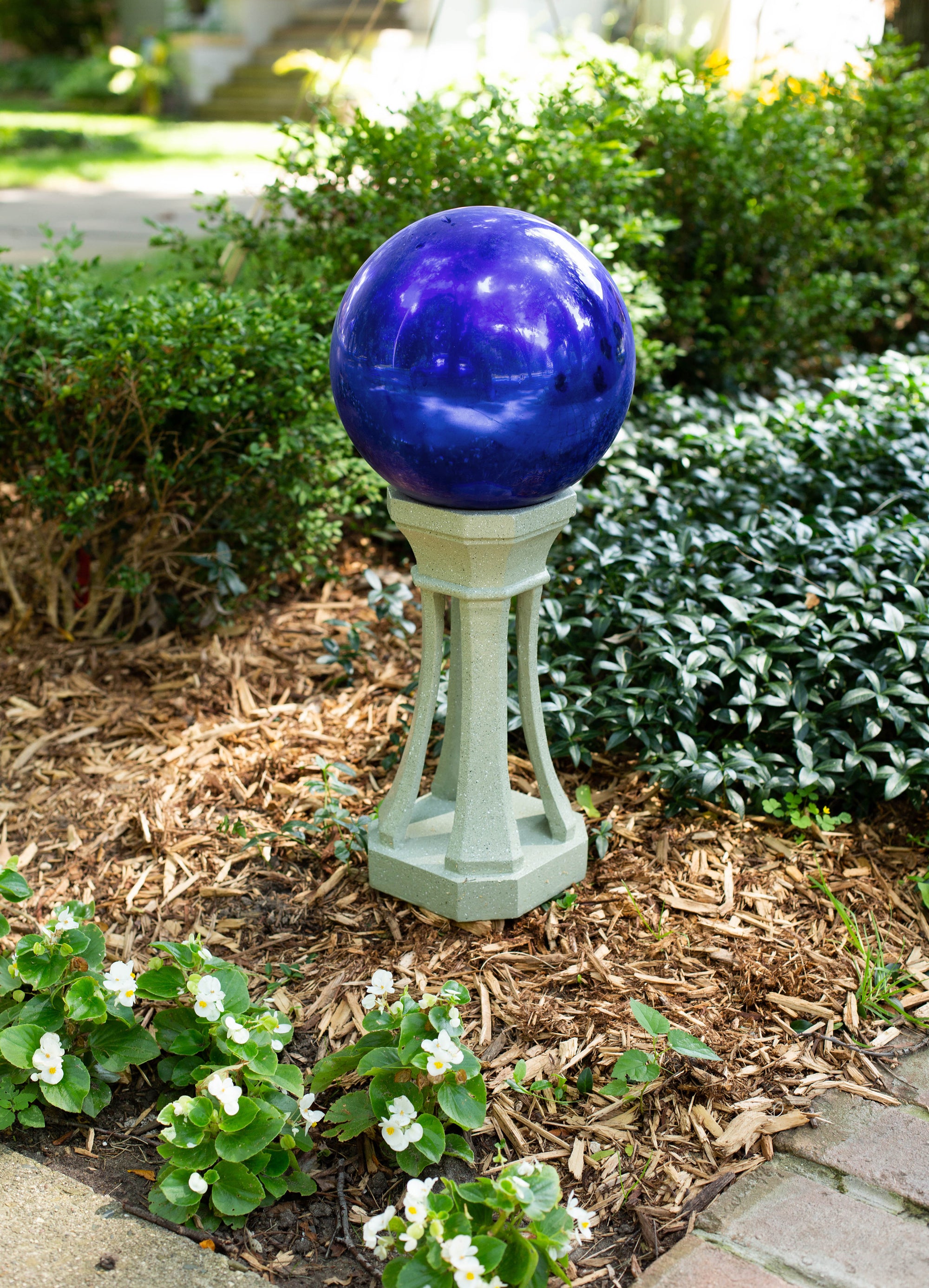 Argent Globe Pedestal
